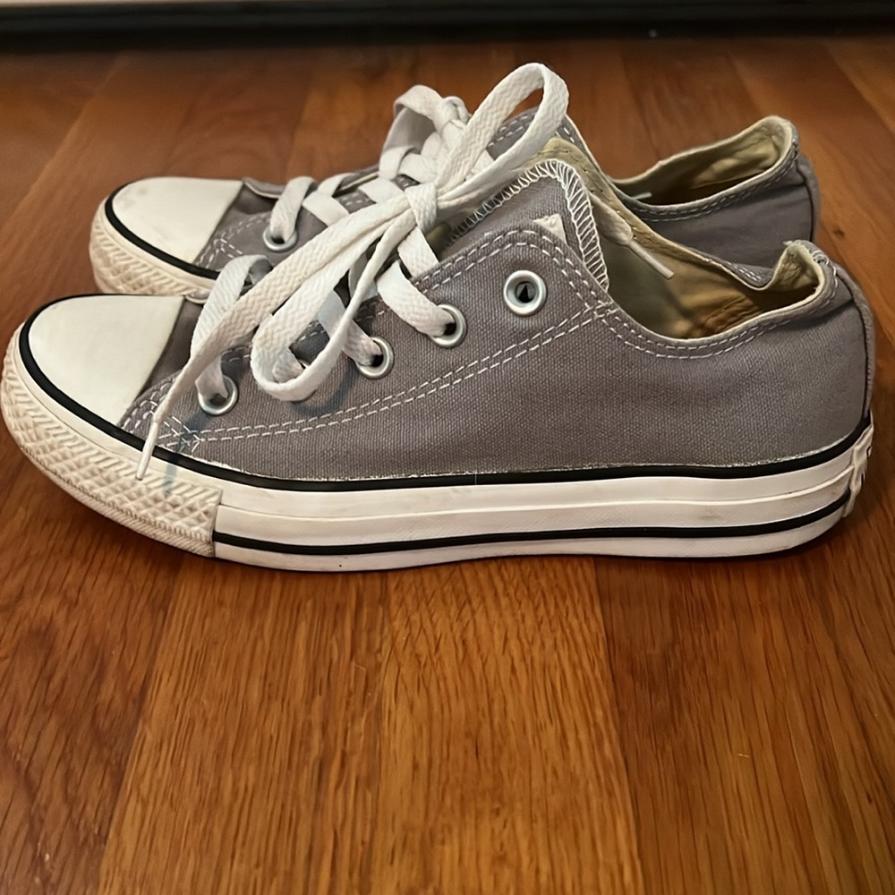 Converse, All Star low cut canvas sneaker. Gray.